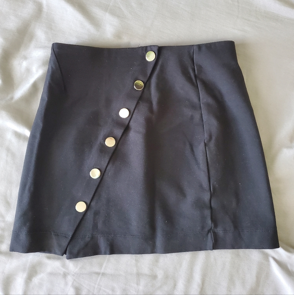 🍋 Shinestar Black Mini Skirt with Silver Buttons
